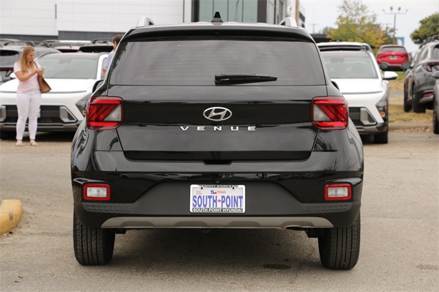 2022 Hyundai Venue SEL Image 6 of 26