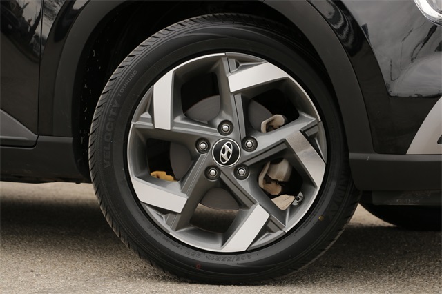 2022 Hyundai Venue SEL Image 7 of 26