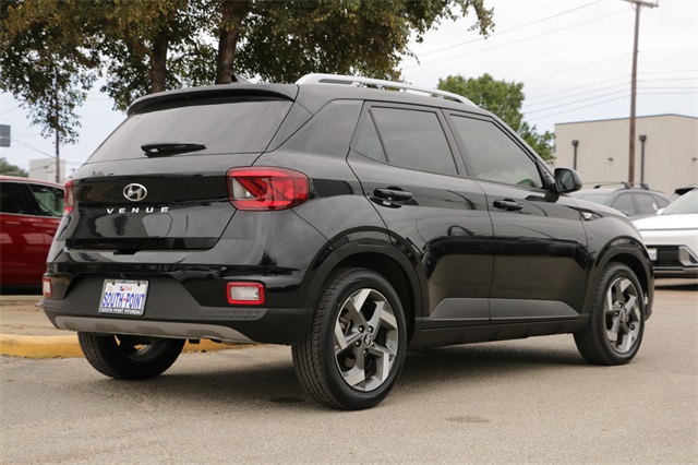 2022 Hyundai Venue SEL Image 5 of 26
