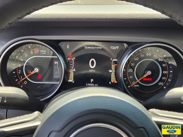 Vehicle image 18 of 25