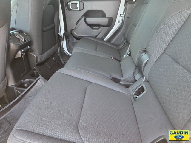 Vehicle image 13 of 25