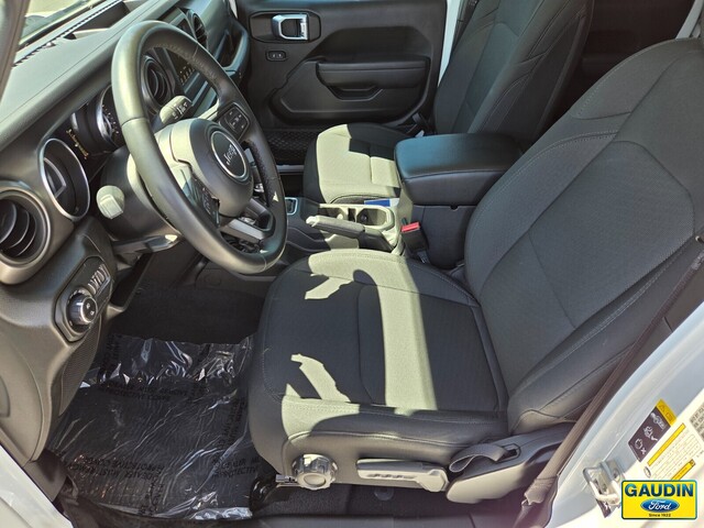 Vehicle image 14 of 25