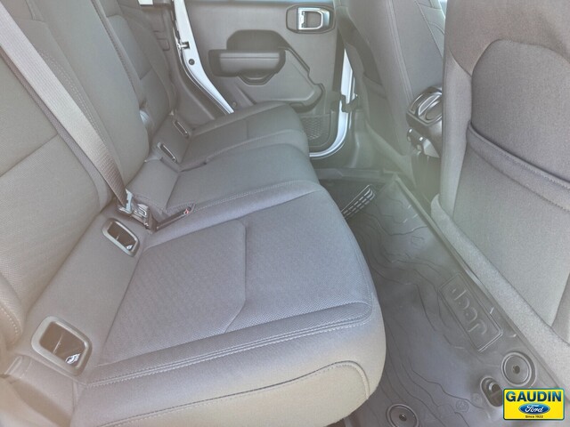 Vehicle image 11 of 25