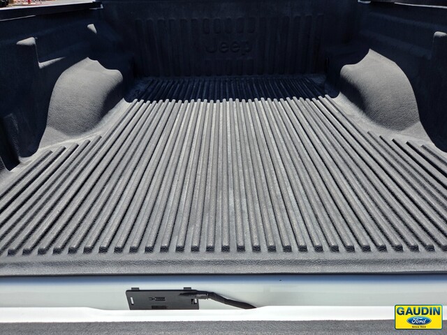 Vehicle image 10 of 25