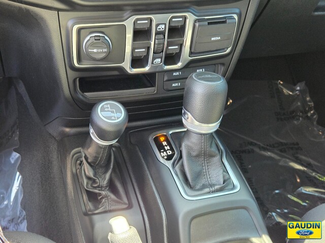 Vehicle image 22 of 25