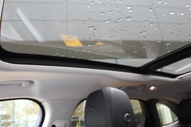 Vehicle image 23 of 32