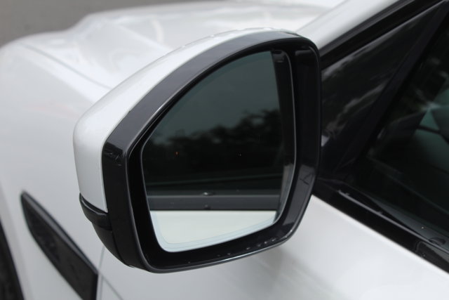Vehicle image 13 of 32