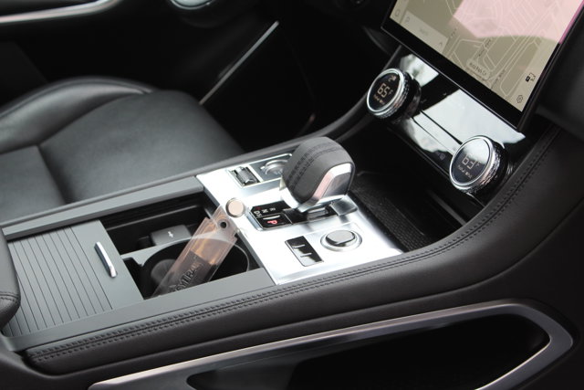 Vehicle image 28 of 32