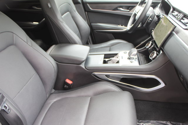 Vehicle image 8 of 32