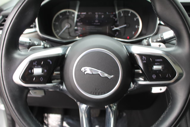Vehicle image 17 of 32