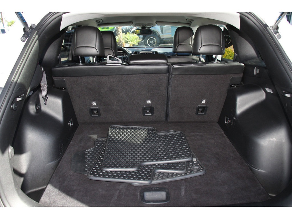 Vehicle image 24 of 33
