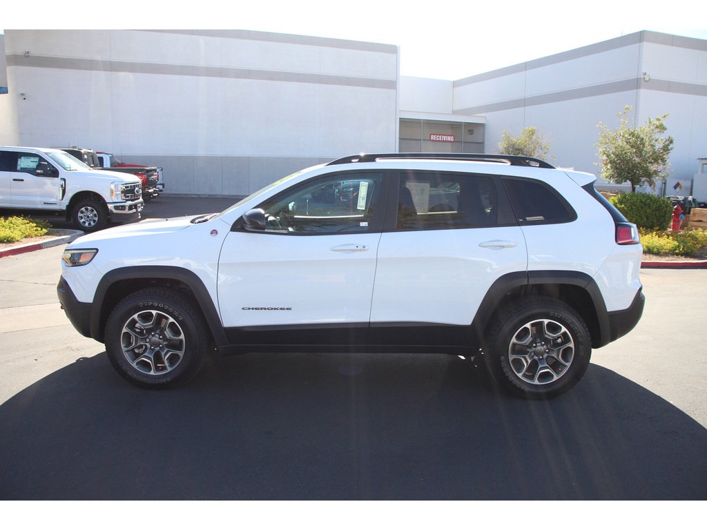 Vehicle image 9 of 33