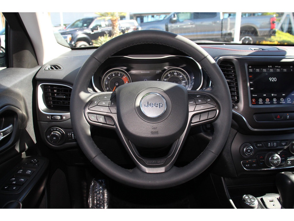 Vehicle image 11 of 33