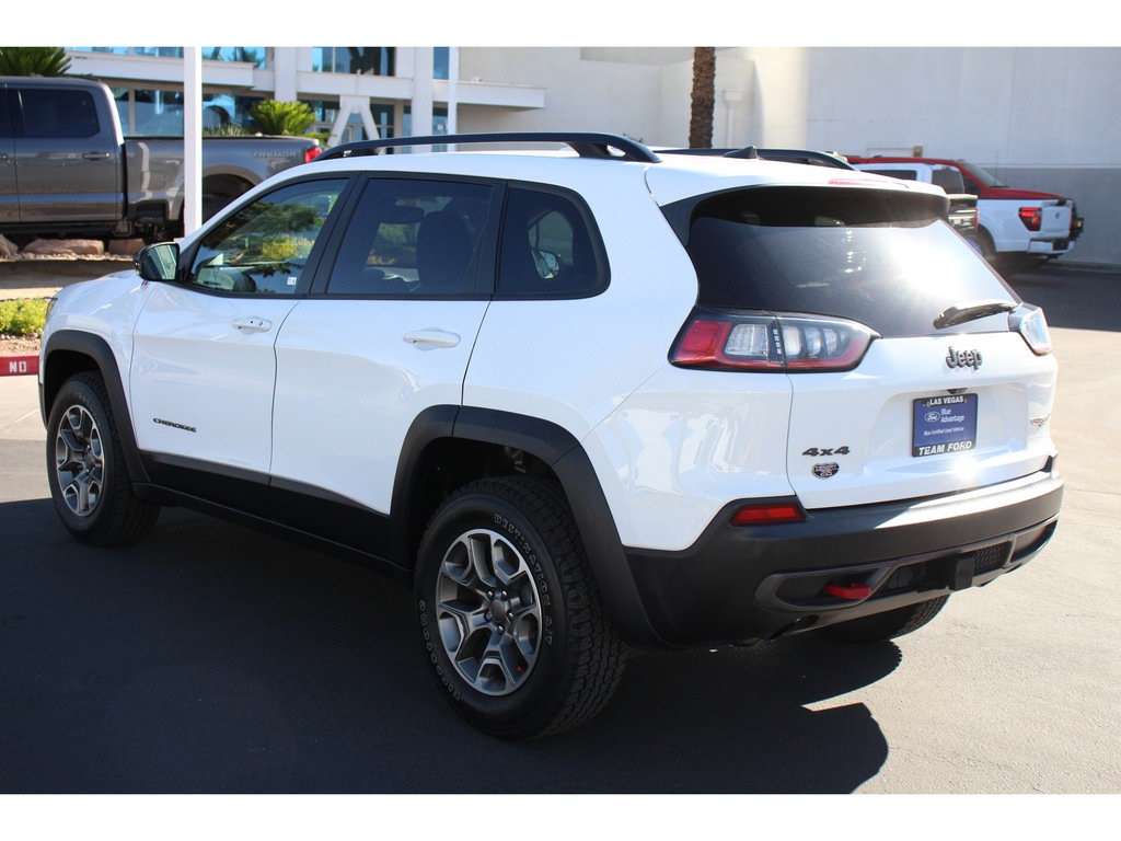 Vehicle image 8 of 33