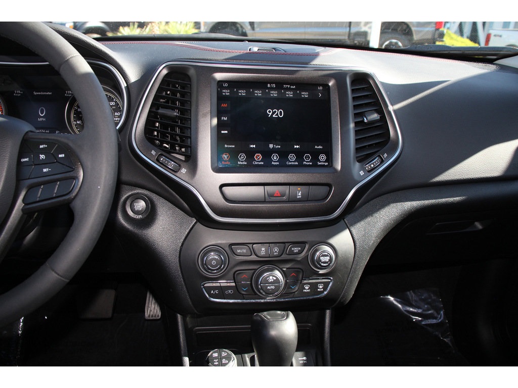 Vehicle image 14 of 33