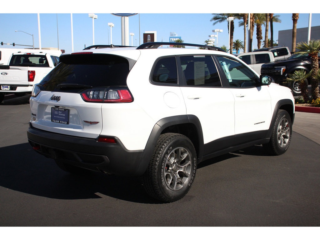 Vehicle image 6 of 33
