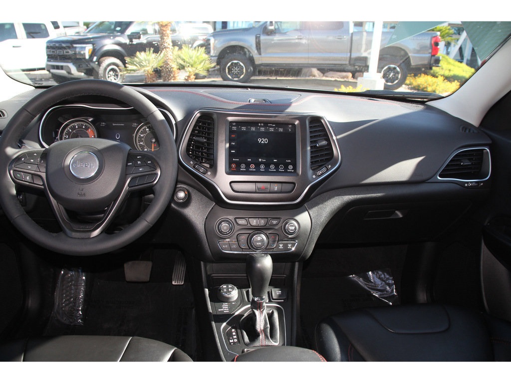 Vehicle image 17 of 33