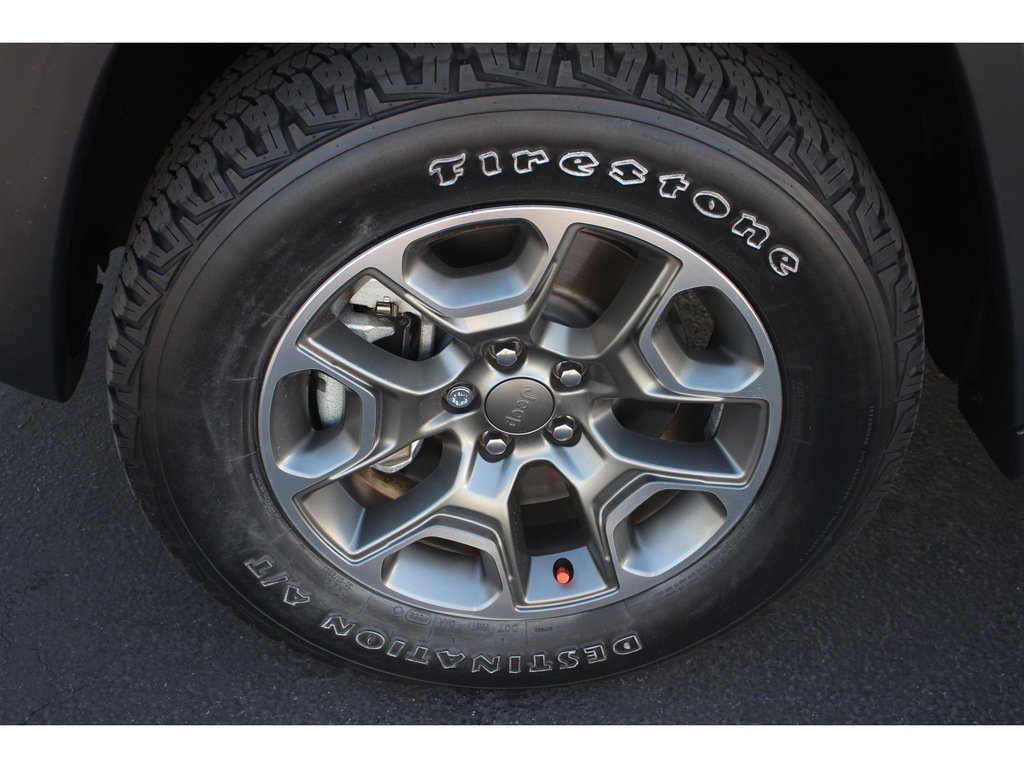 Vehicle image 30 of 33
