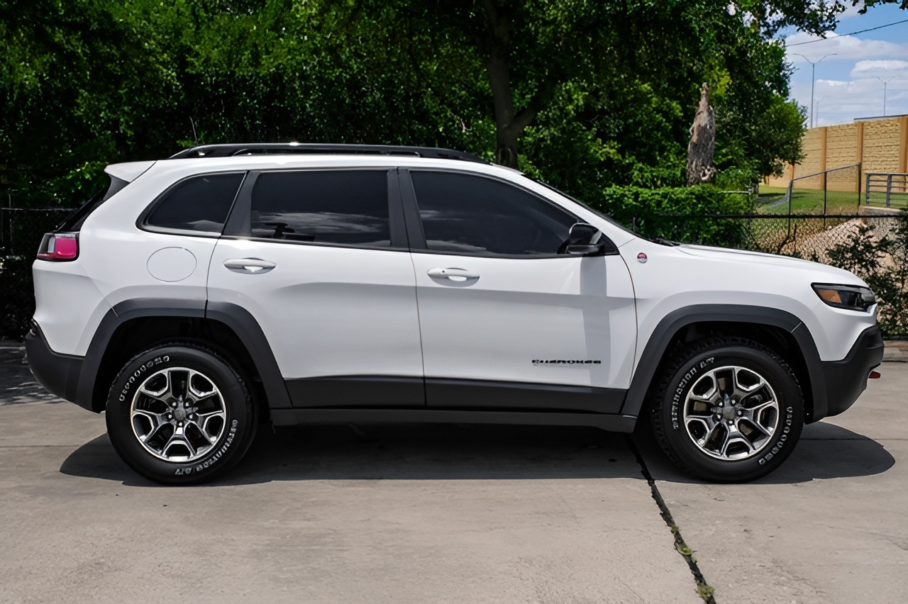 Vehicle image 76 of 85