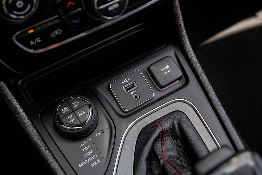 Vehicle image 38 of 85