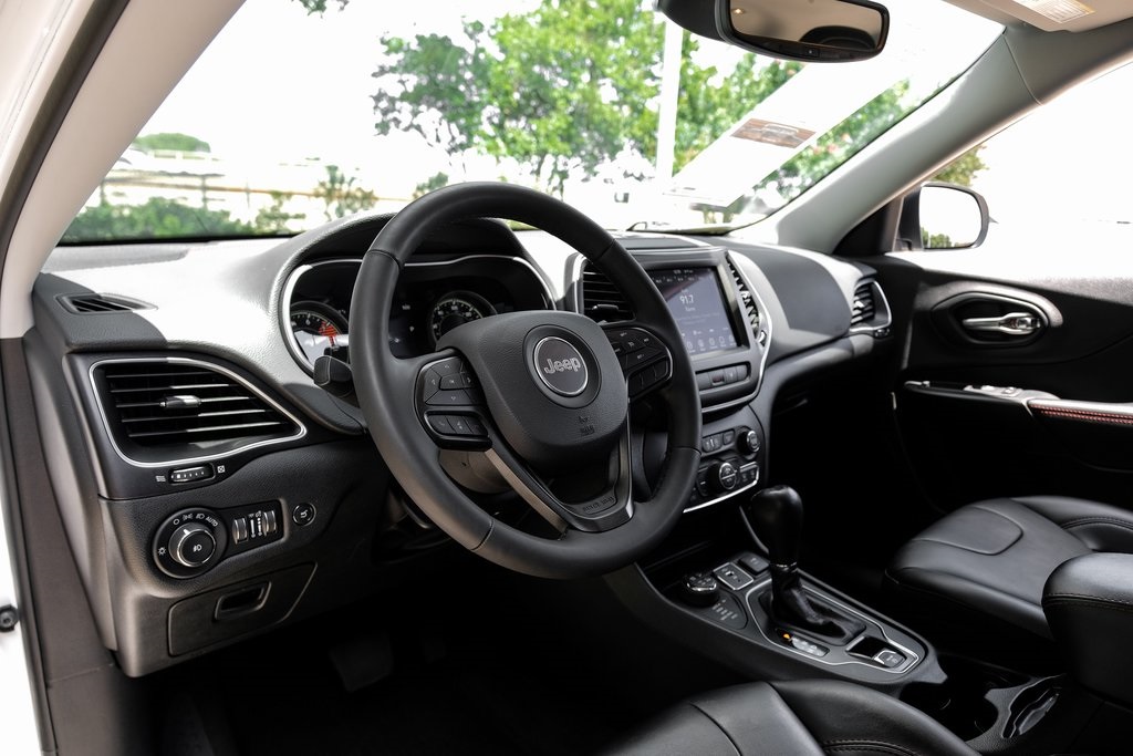 Vehicle image 26 of 85