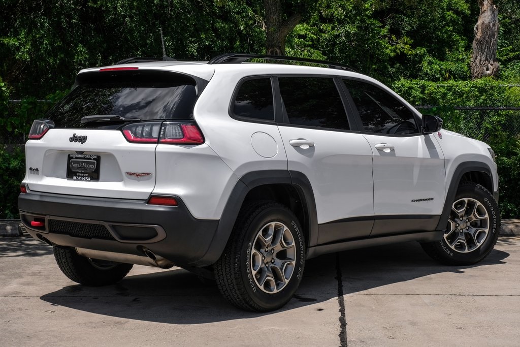 Vehicle image 9 of 85