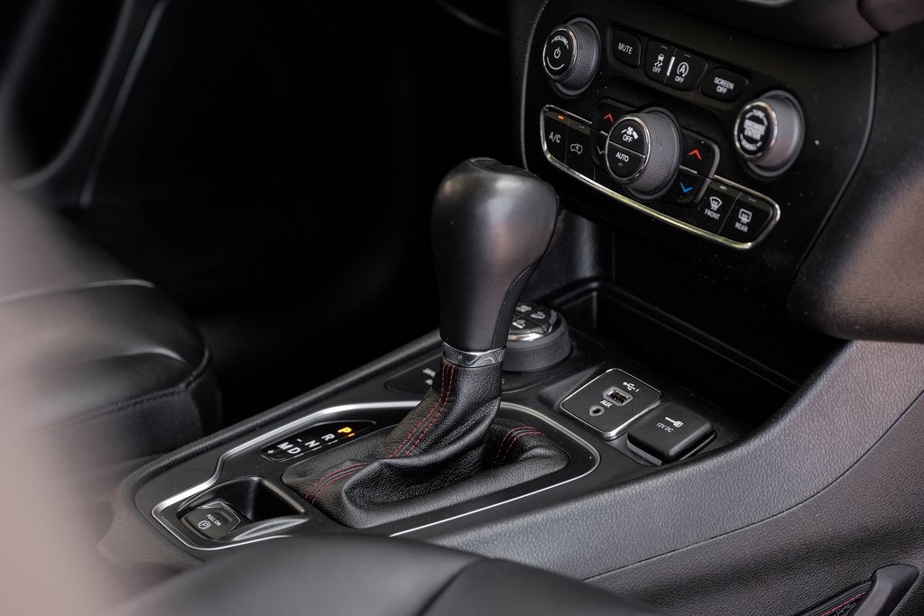 Vehicle image 33 of 85