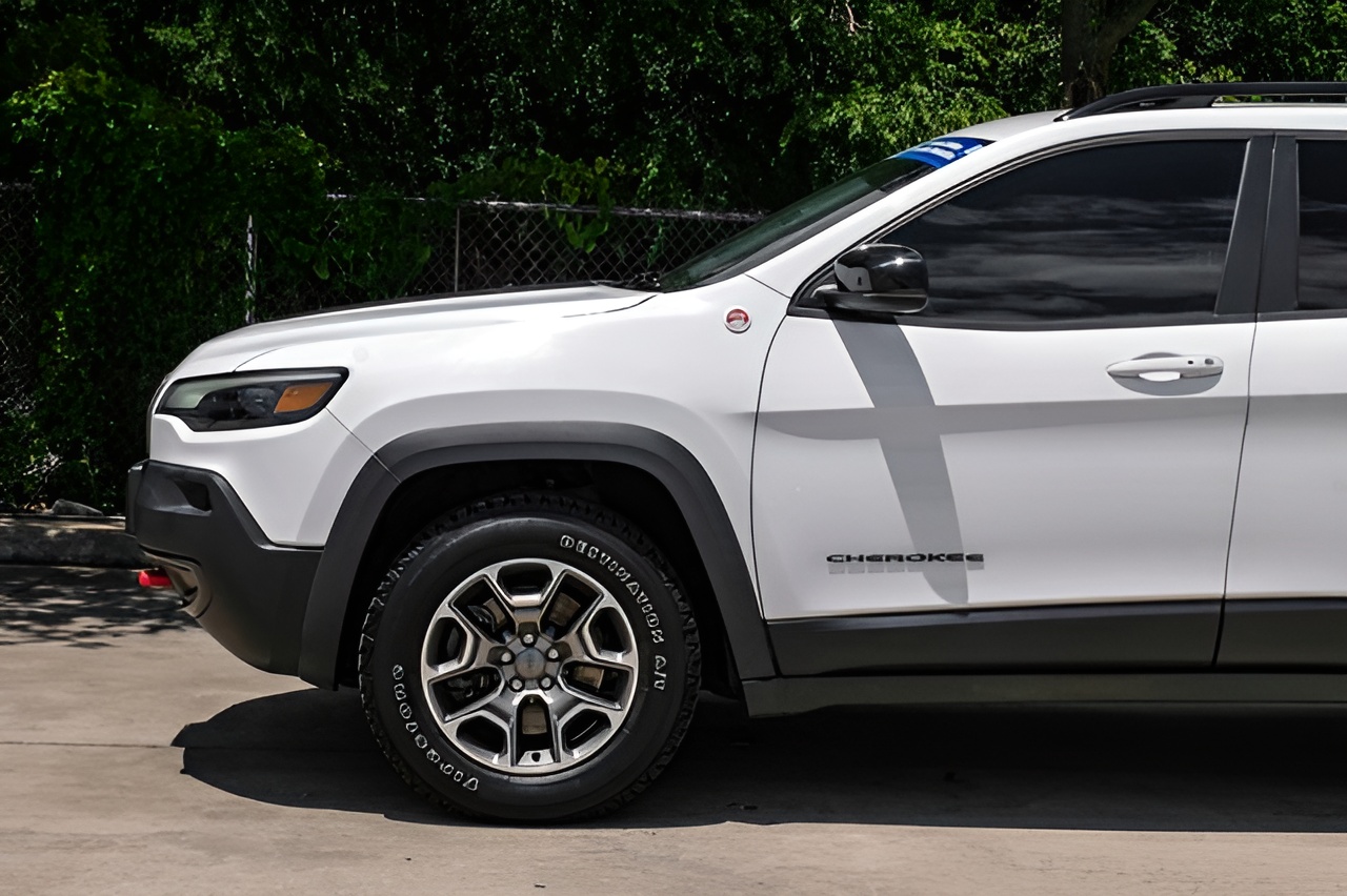 Vehicle image 84 of 85