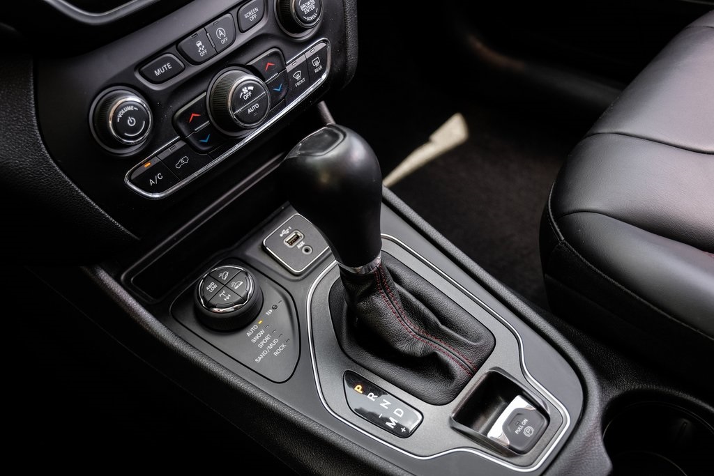 Vehicle image 36 of 85