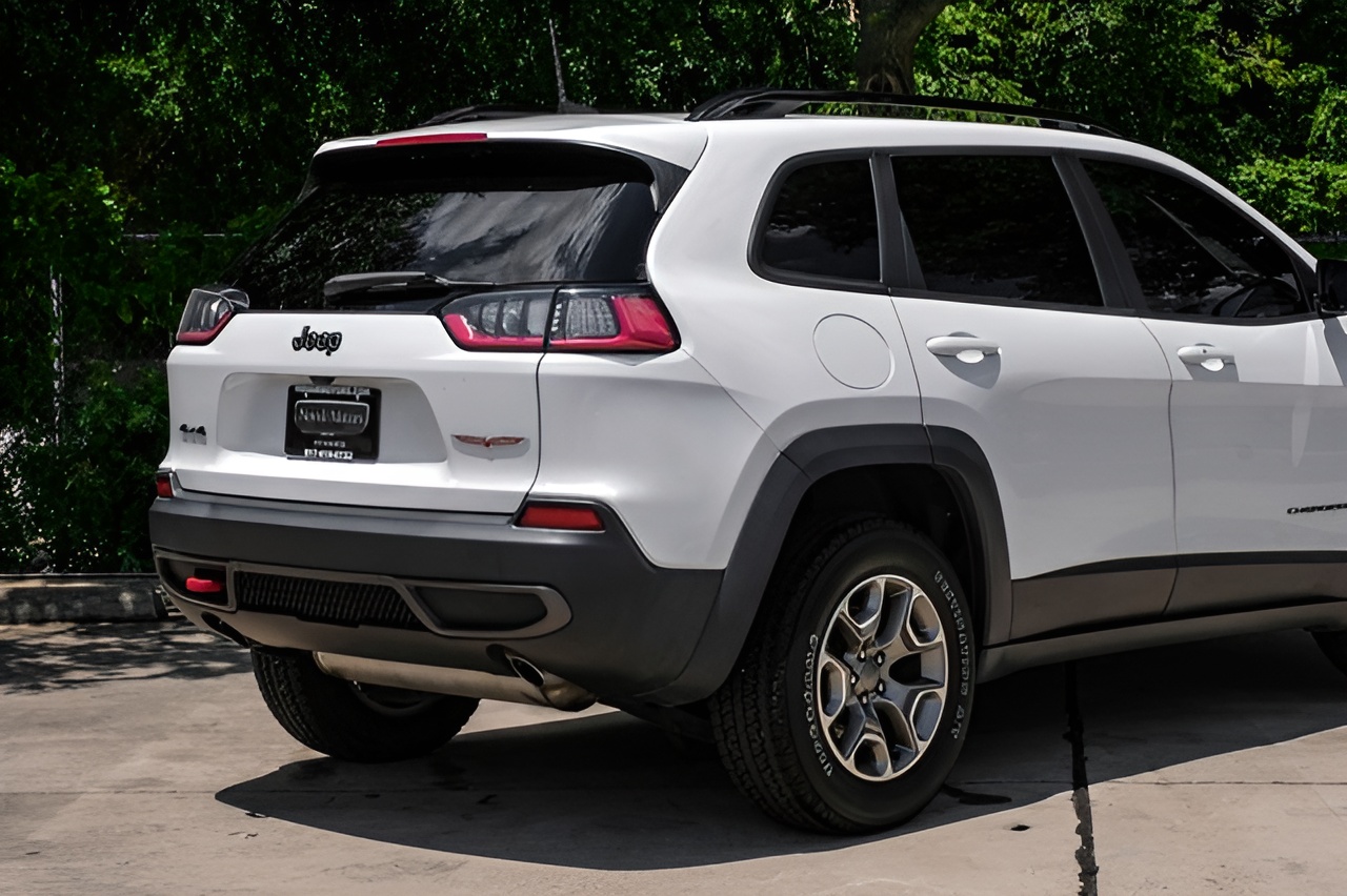 Vehicle image 77 of 85
