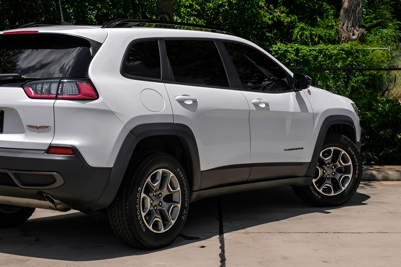 Vehicle image 79 of 85