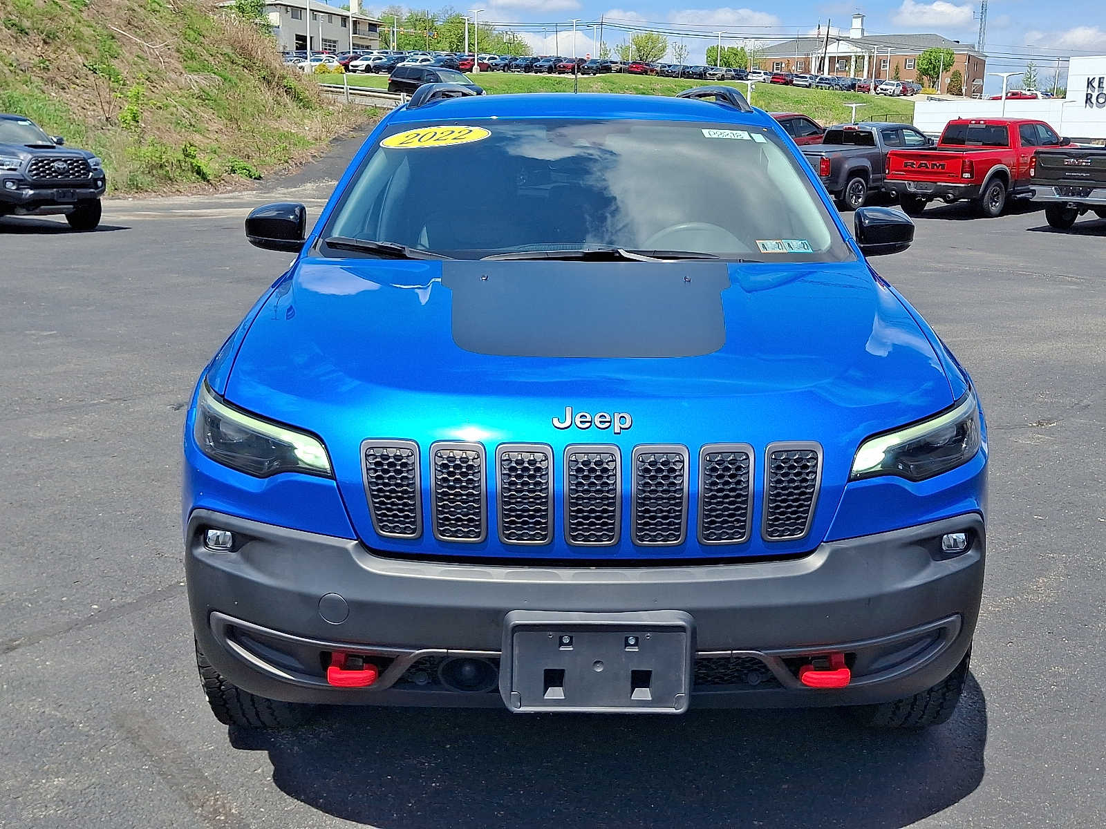 2022 Jeep Cherokee Trailhawk Image 2 of 30