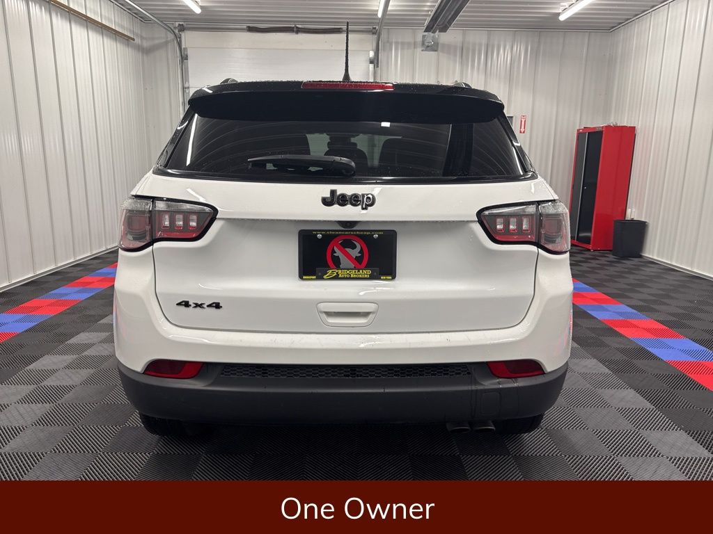 Vehicle image 5 of 21