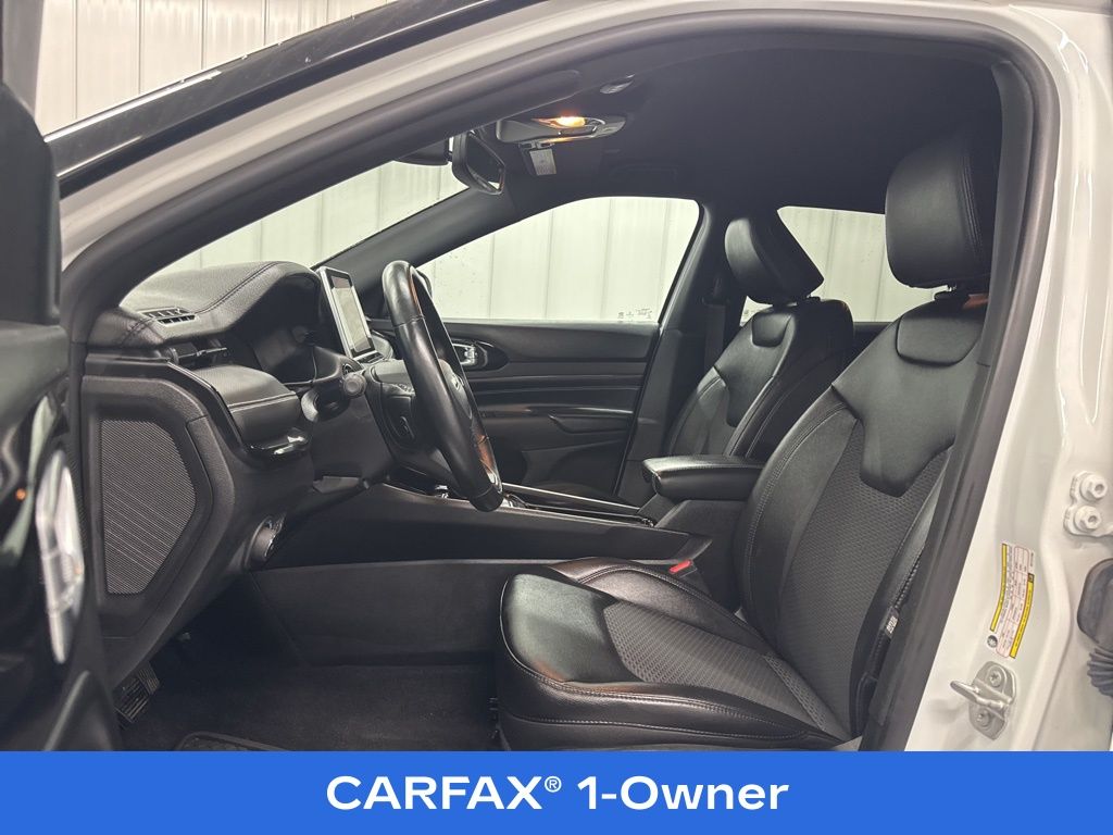 Vehicle image 9 of 21