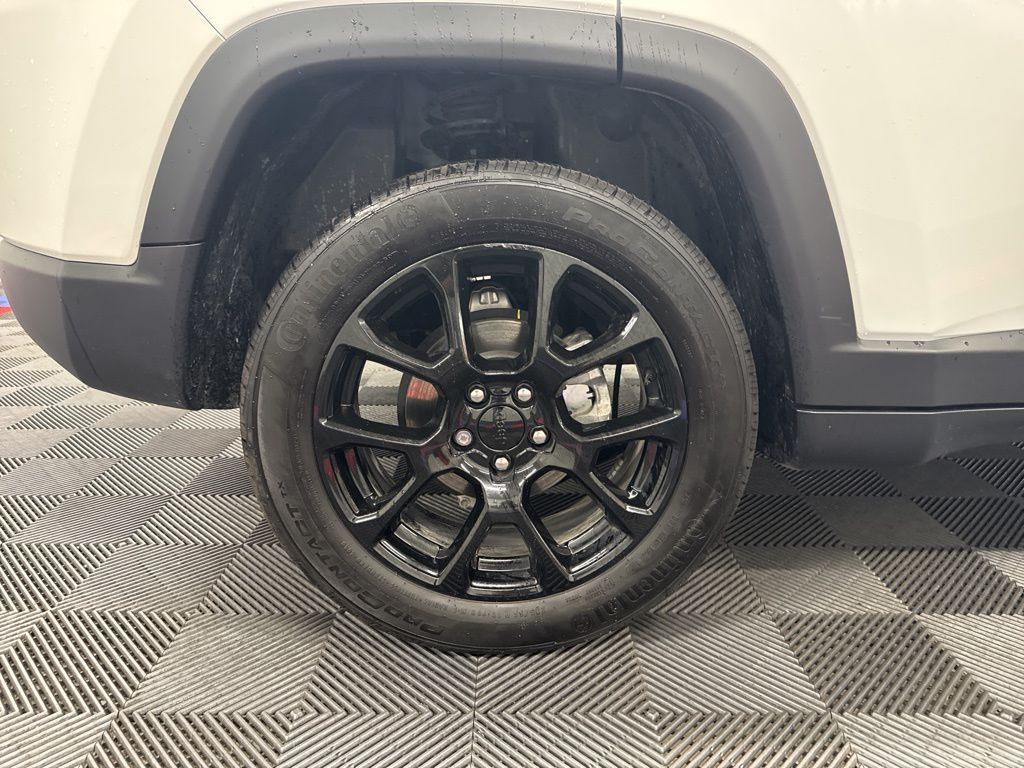 Vehicle image 20 of 21