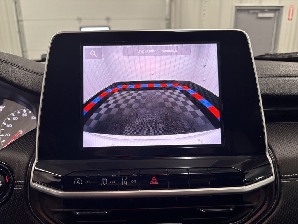 Vehicle image 15 of 21
