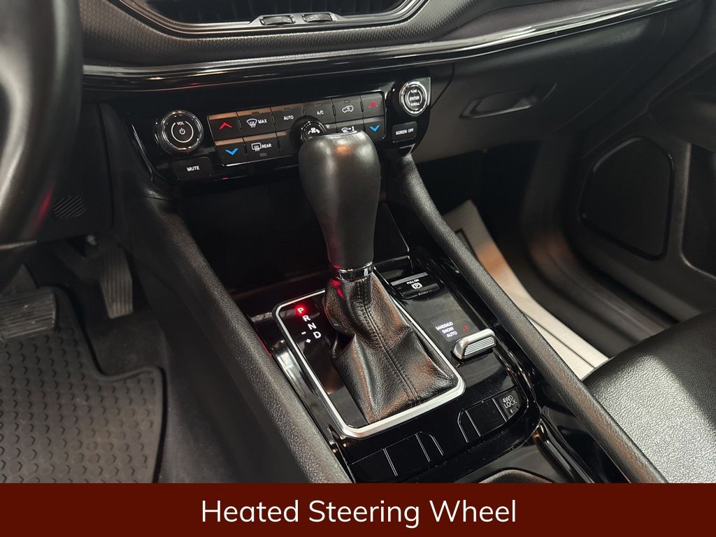 Vehicle image 14 of 21
