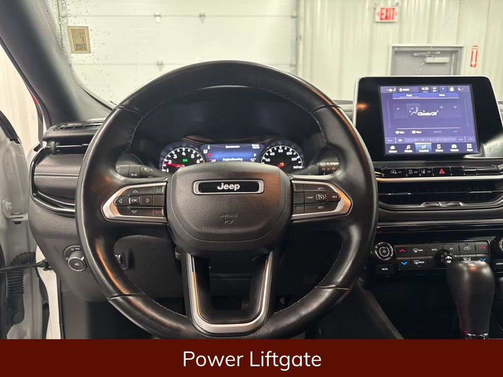 Vehicle image 10 of 21