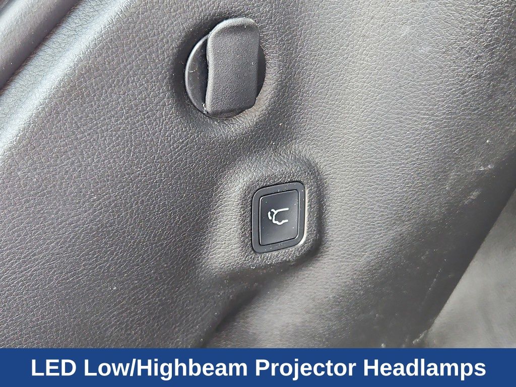 Vehicle image 26 of 37