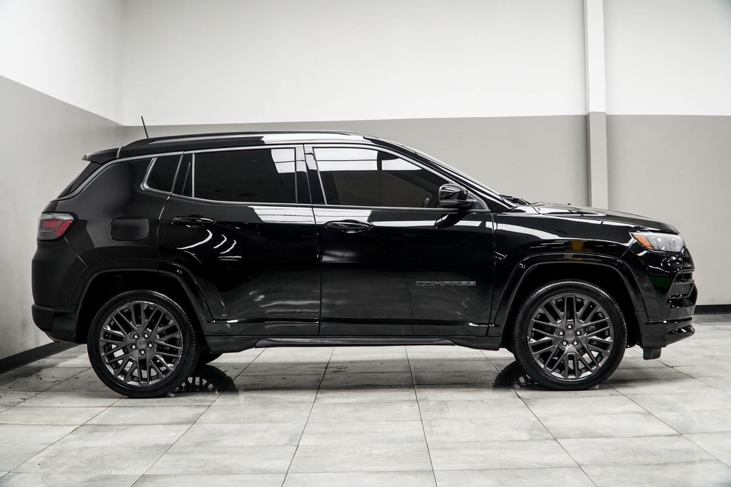 Vehicle image 6 of 39