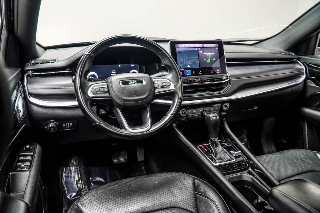 Vehicle image 15 of 39