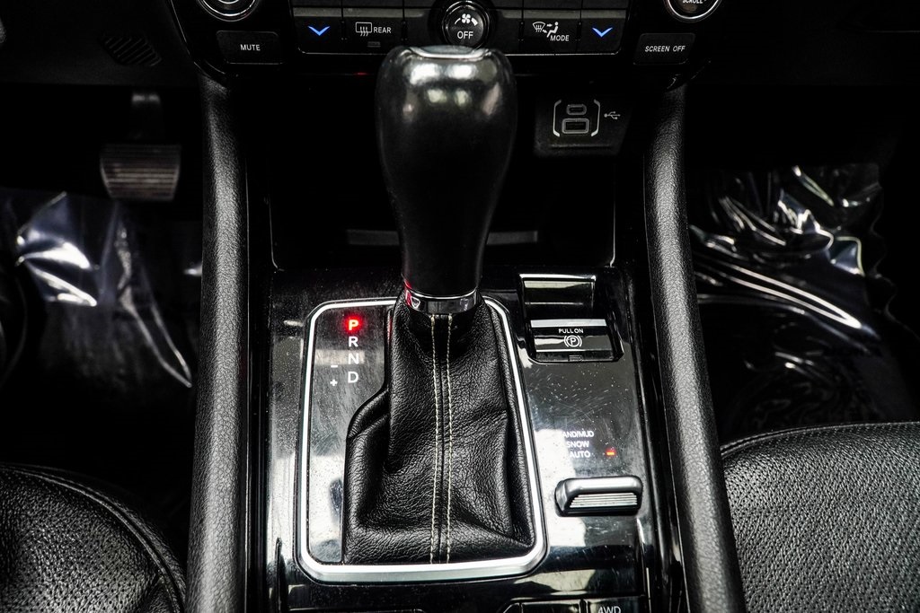 Vehicle image 25 of 39