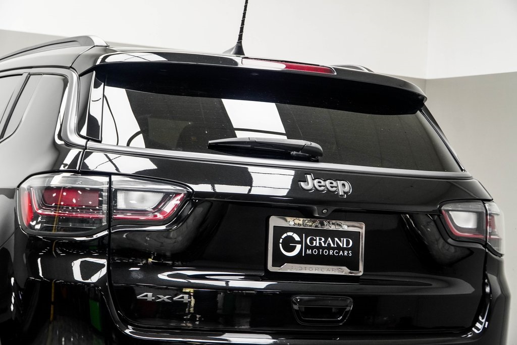 Vehicle image 36 of 39