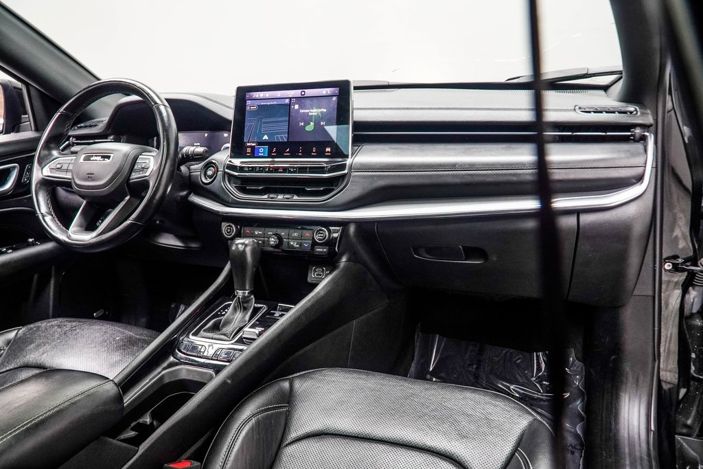 Vehicle image 16 of 39