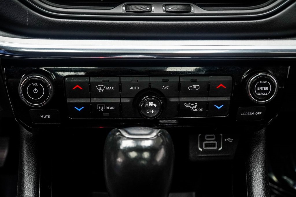 Vehicle image 34 of 39
