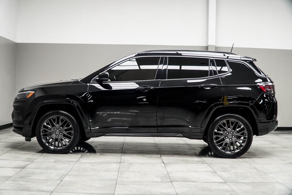 Vehicle image 10 of 39