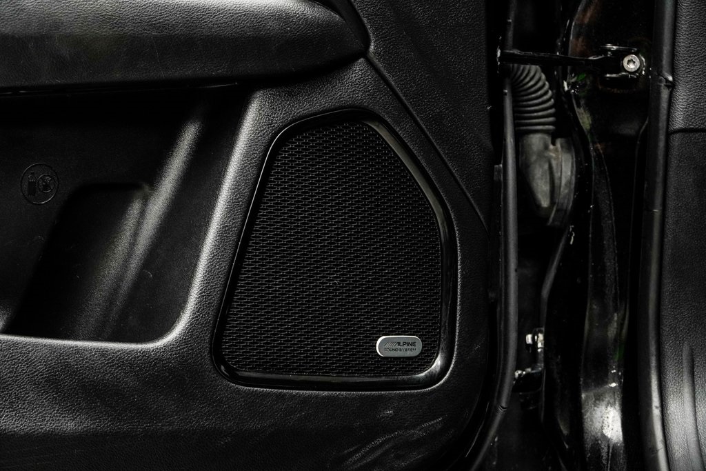 Vehicle image 33 of 39
