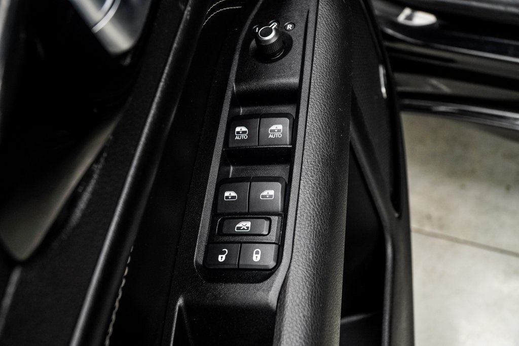 Vehicle image 27 of 39