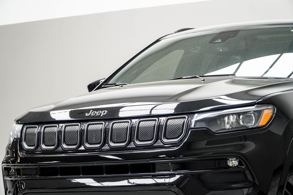 Vehicle image 2 of 39