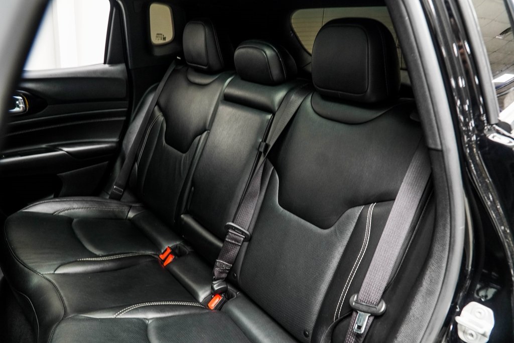 Vehicle image 13 of 39